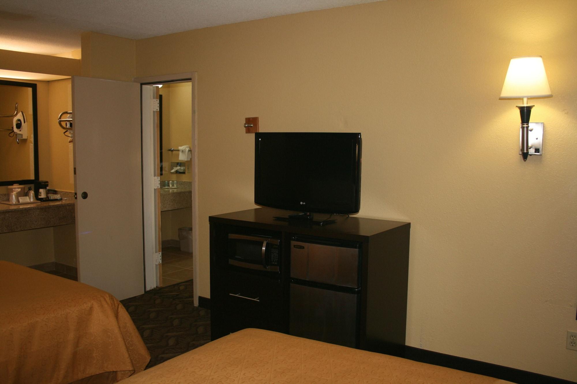 Quality Inn Fredericksburg-Central Park Area Zewnętrze zdjęcie