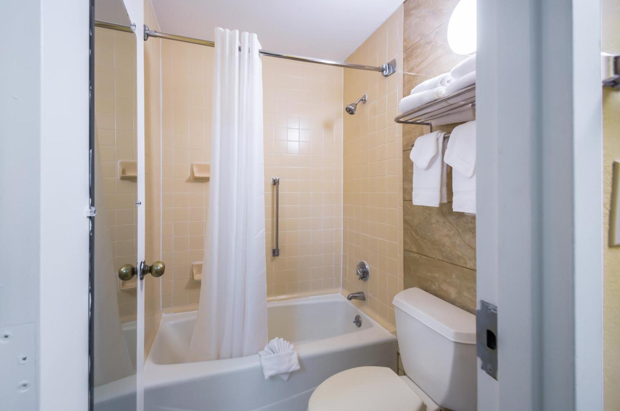 Quality Inn Fredericksburg-Central Park Area Zewnętrze zdjęcie