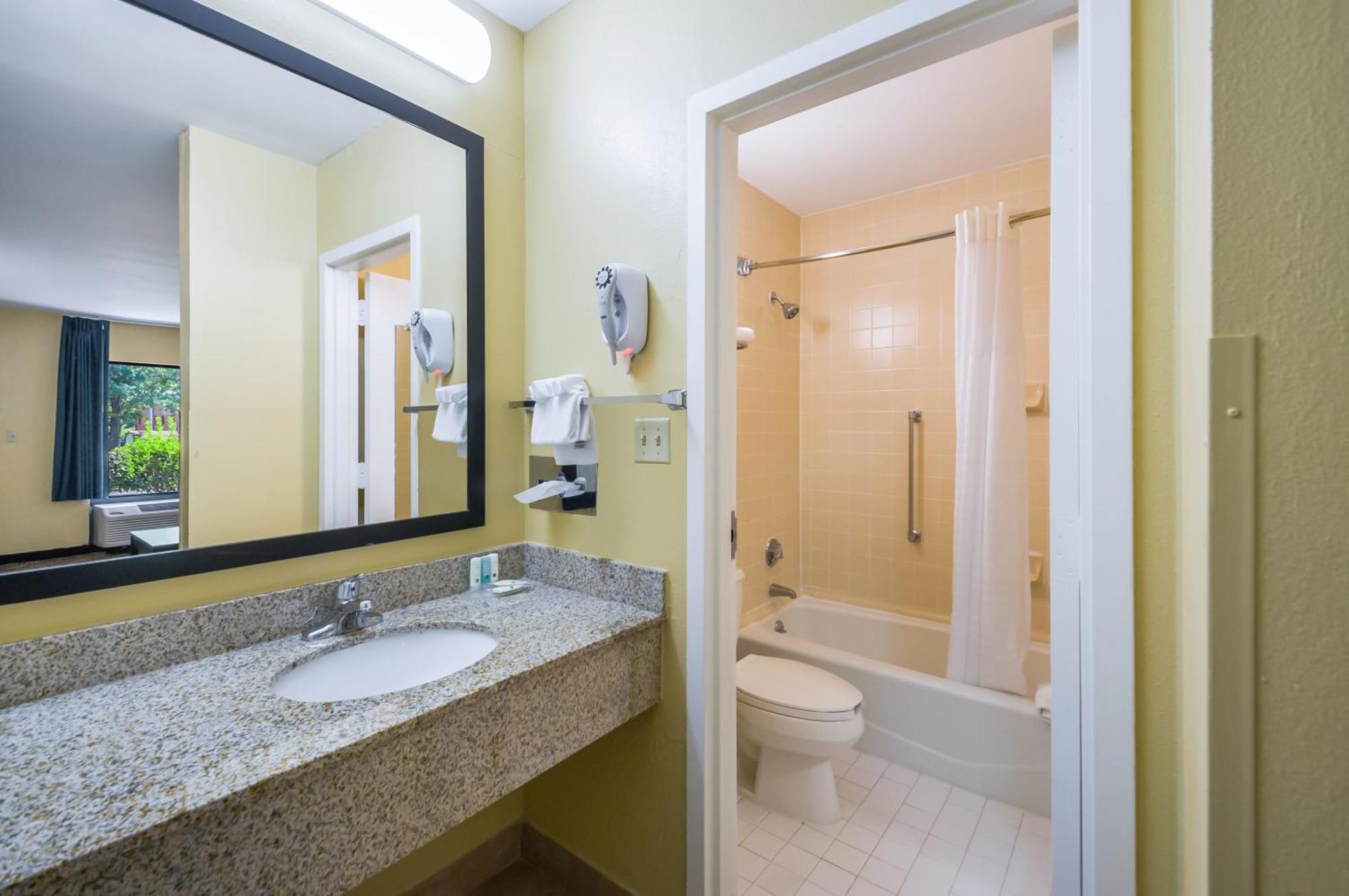 Quality Inn Fredericksburg-Central Park Area Zewnętrze zdjęcie