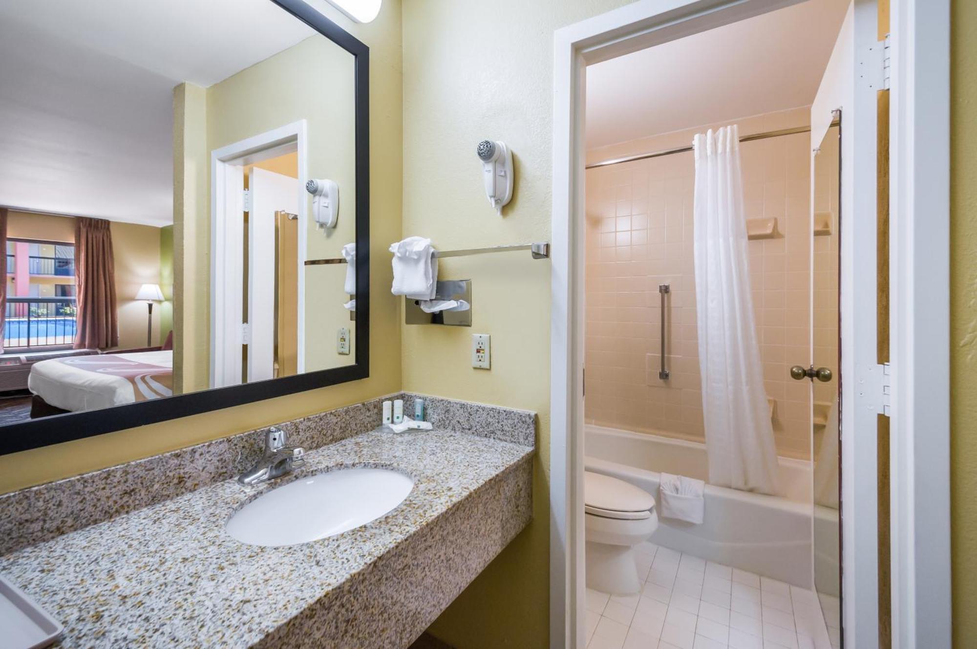 Quality Inn Fredericksburg-Central Park Area Zewnętrze zdjęcie