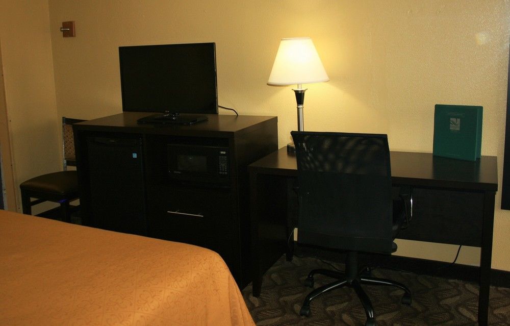 Quality Inn Fredericksburg-Central Park Area Zewnętrze zdjęcie