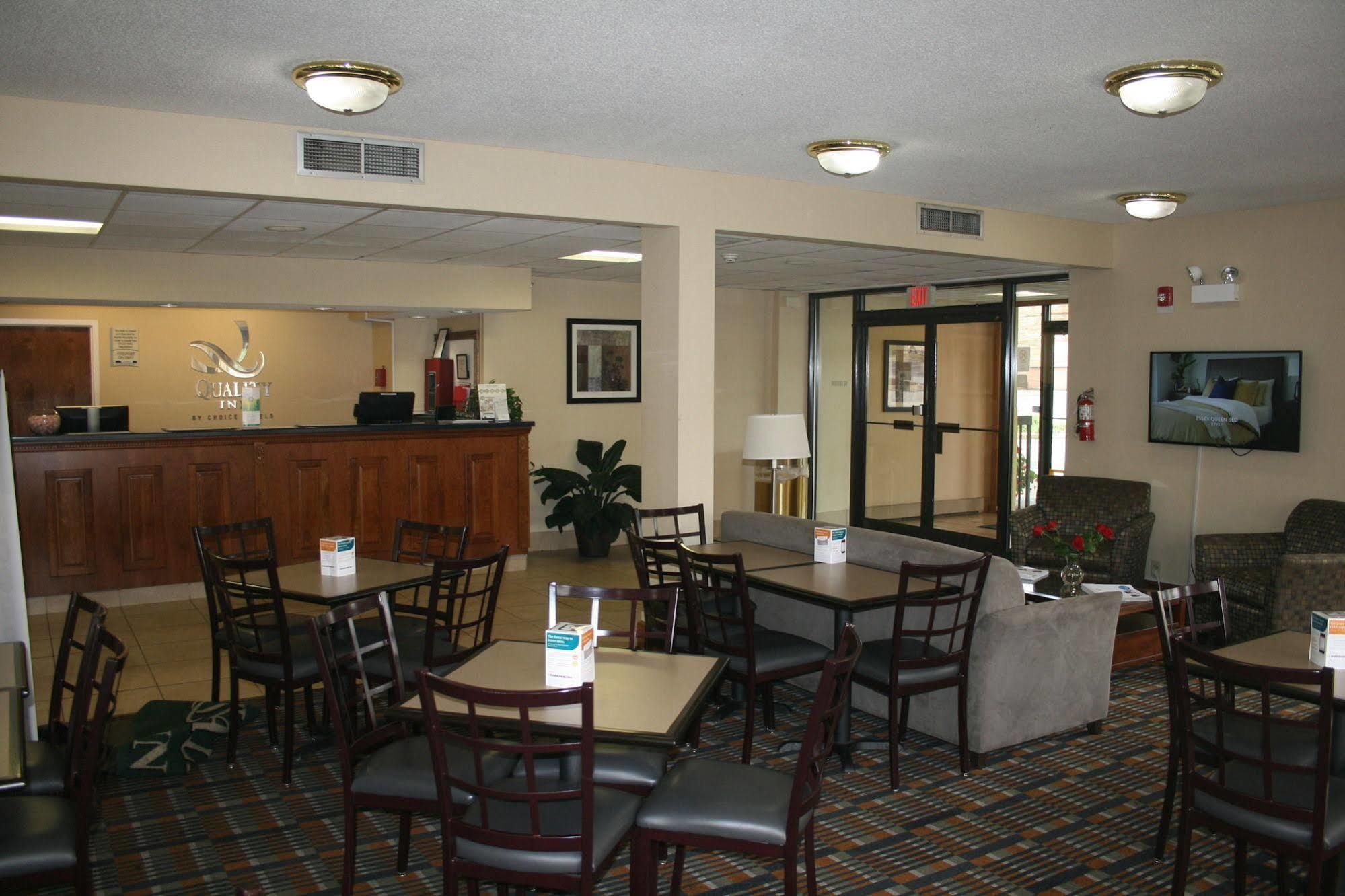 Quality Inn Fredericksburg-Central Park Area Zewnętrze zdjęcie