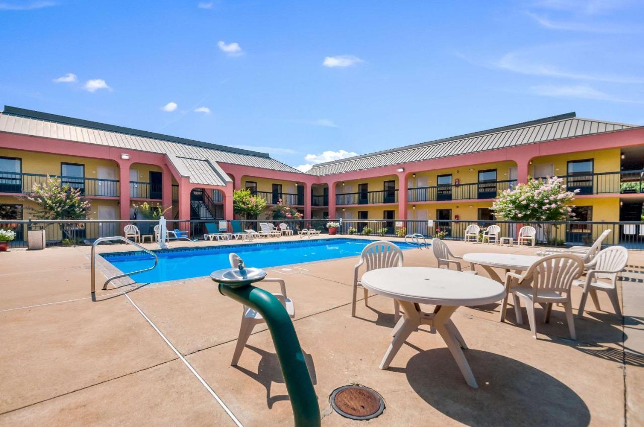 Quality Inn Fredericksburg-Central Park Area Zewnętrze zdjęcie